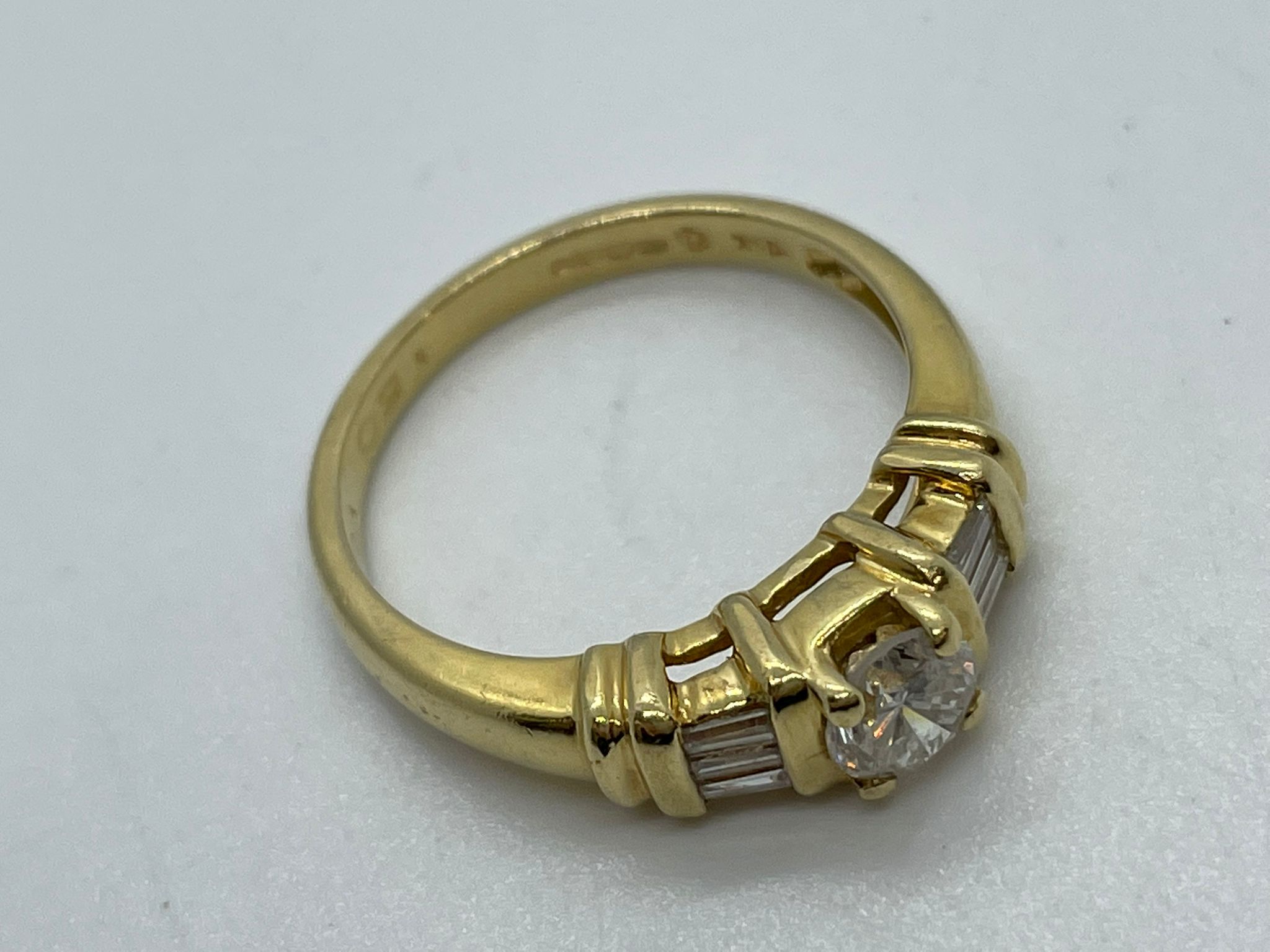 18ct gold diamond ring - Image 2 of 4