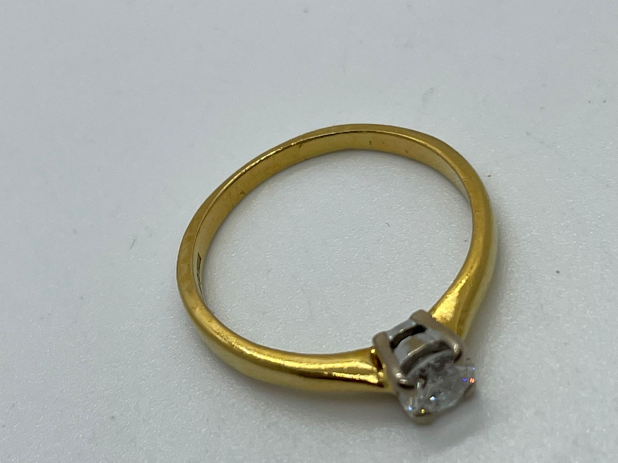 18ct gold diamond ring - Image 2 of 3