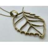 9ct gold pendant and chain