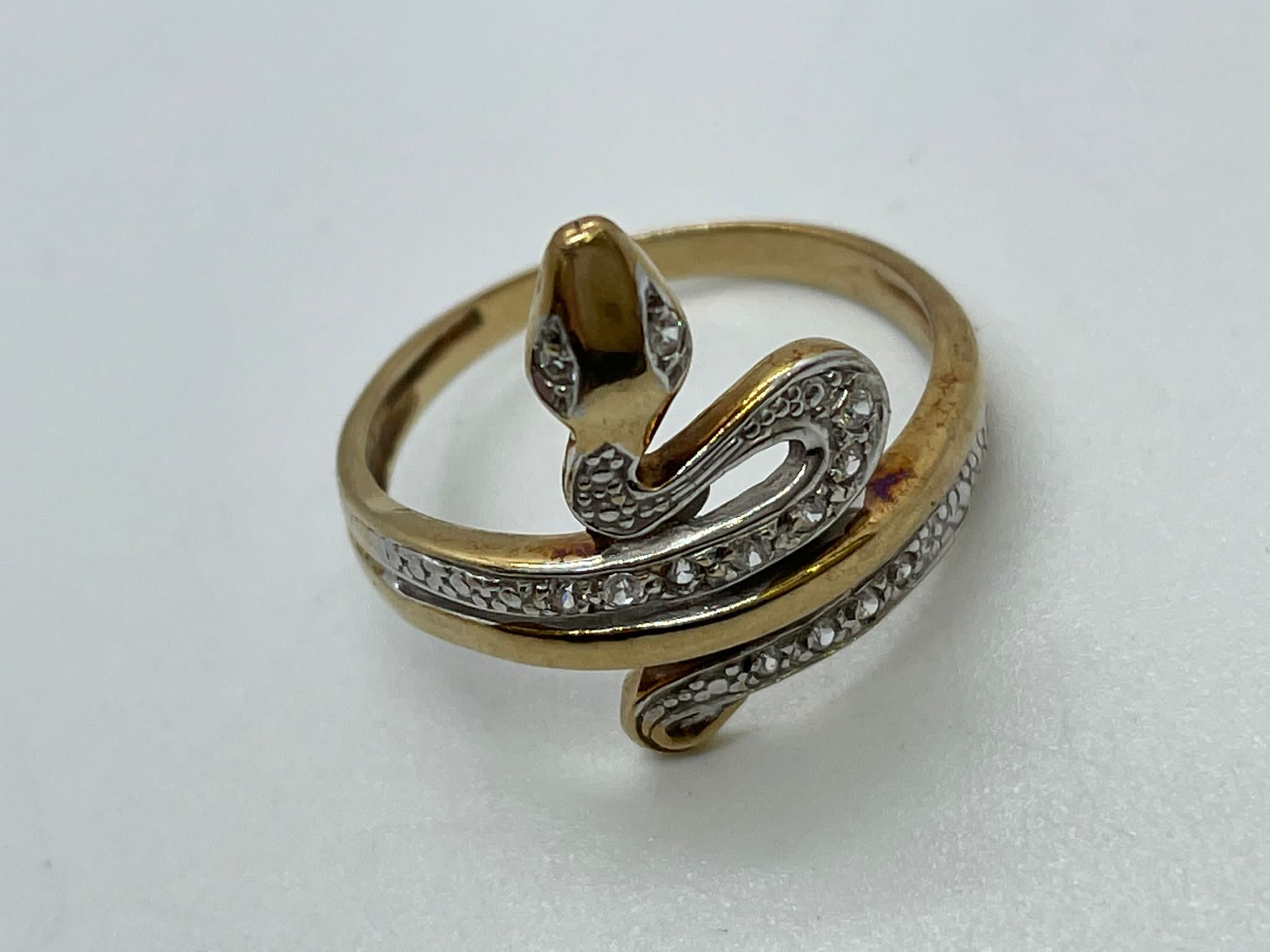 9ct gold CZ ring - Image 2 of 2