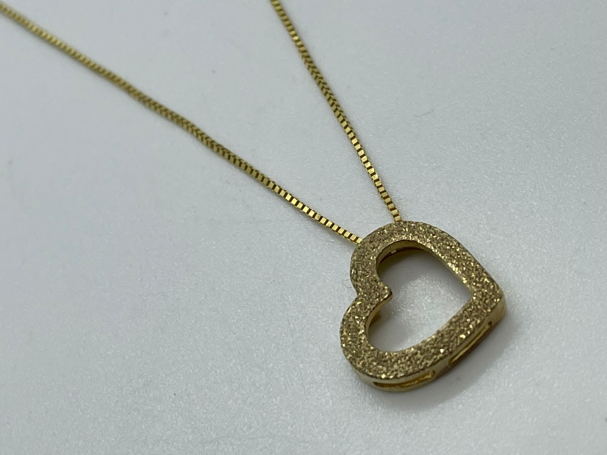 9ct gold pendant and chain - Image 2 of 2