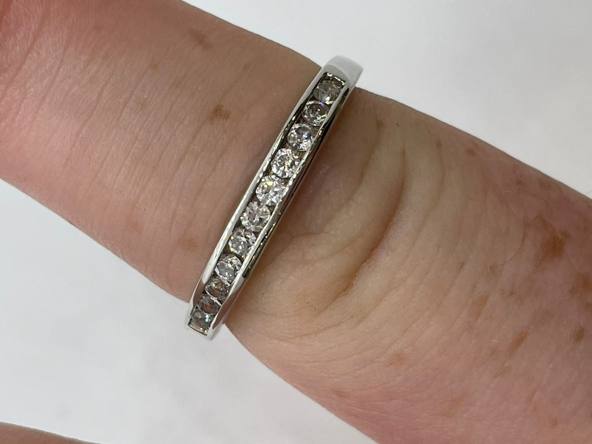 Silver CZ ring - Image 2 of 2