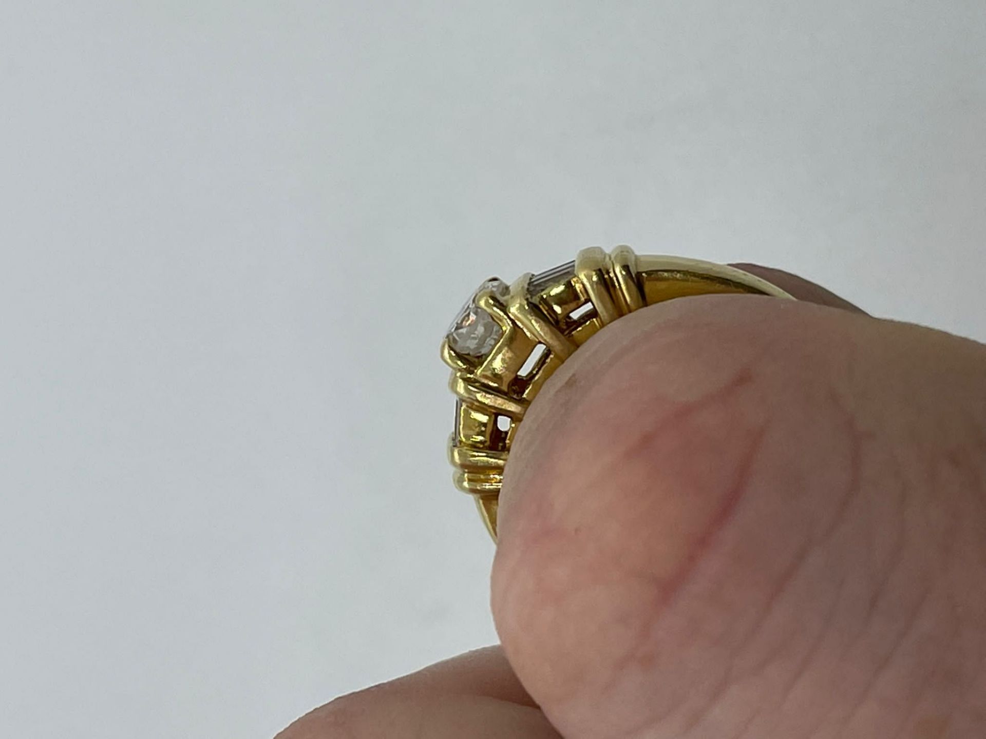18ct gold diamond ring - Image 3 of 4