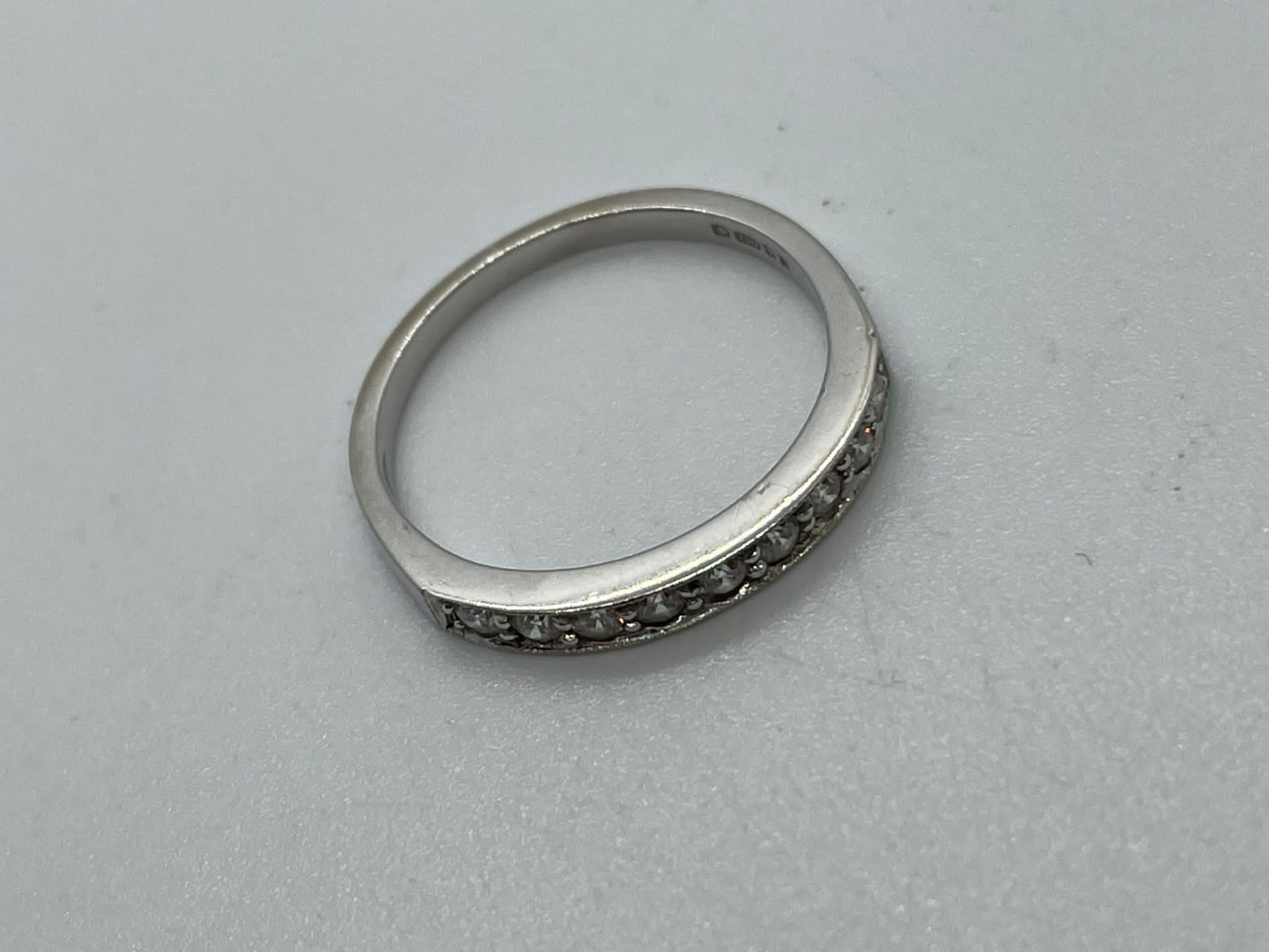 18ct white gold diamond ring - Image 2 of 3