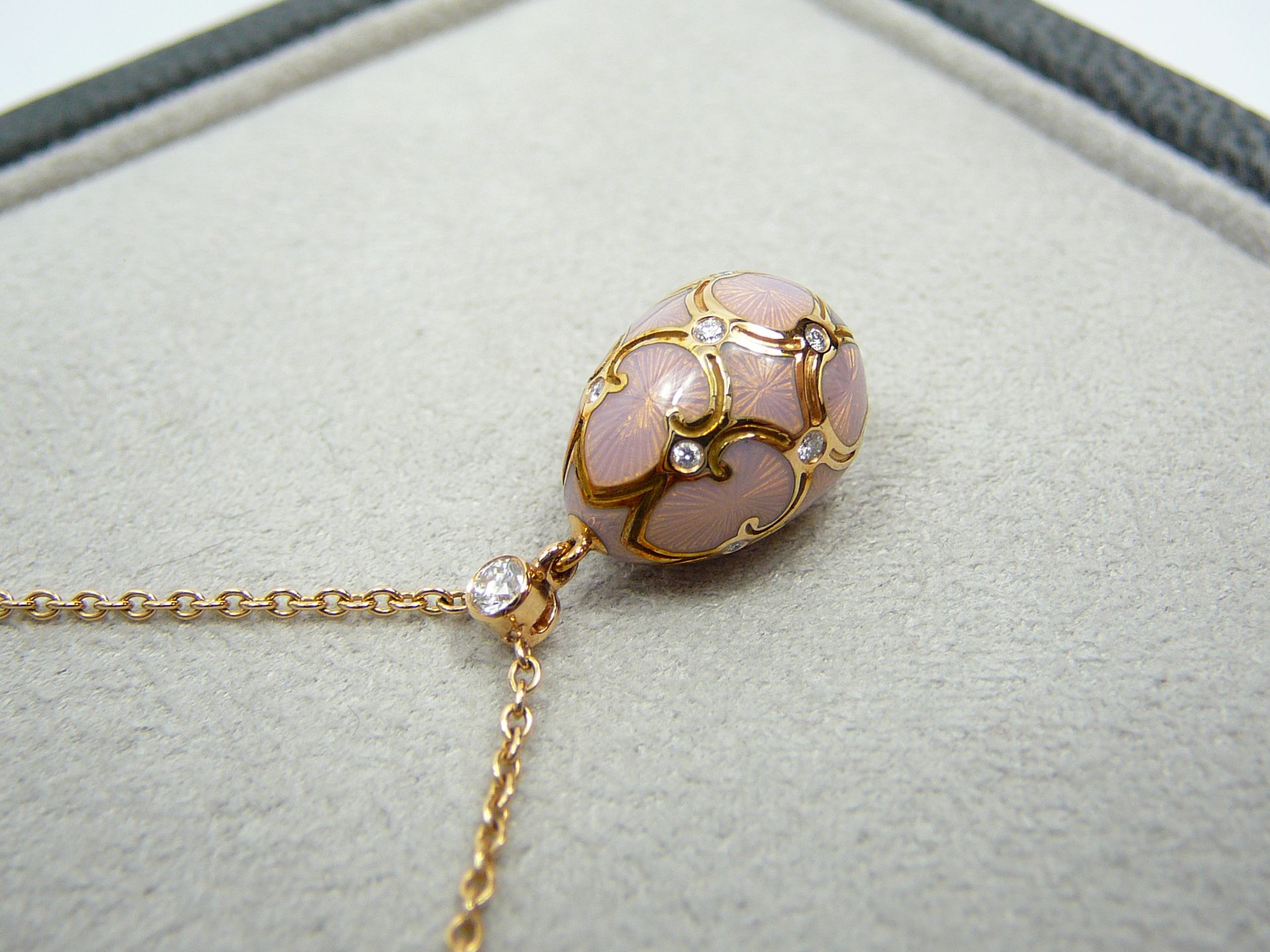 Faberge gold egg pendant - Image 3 of 4