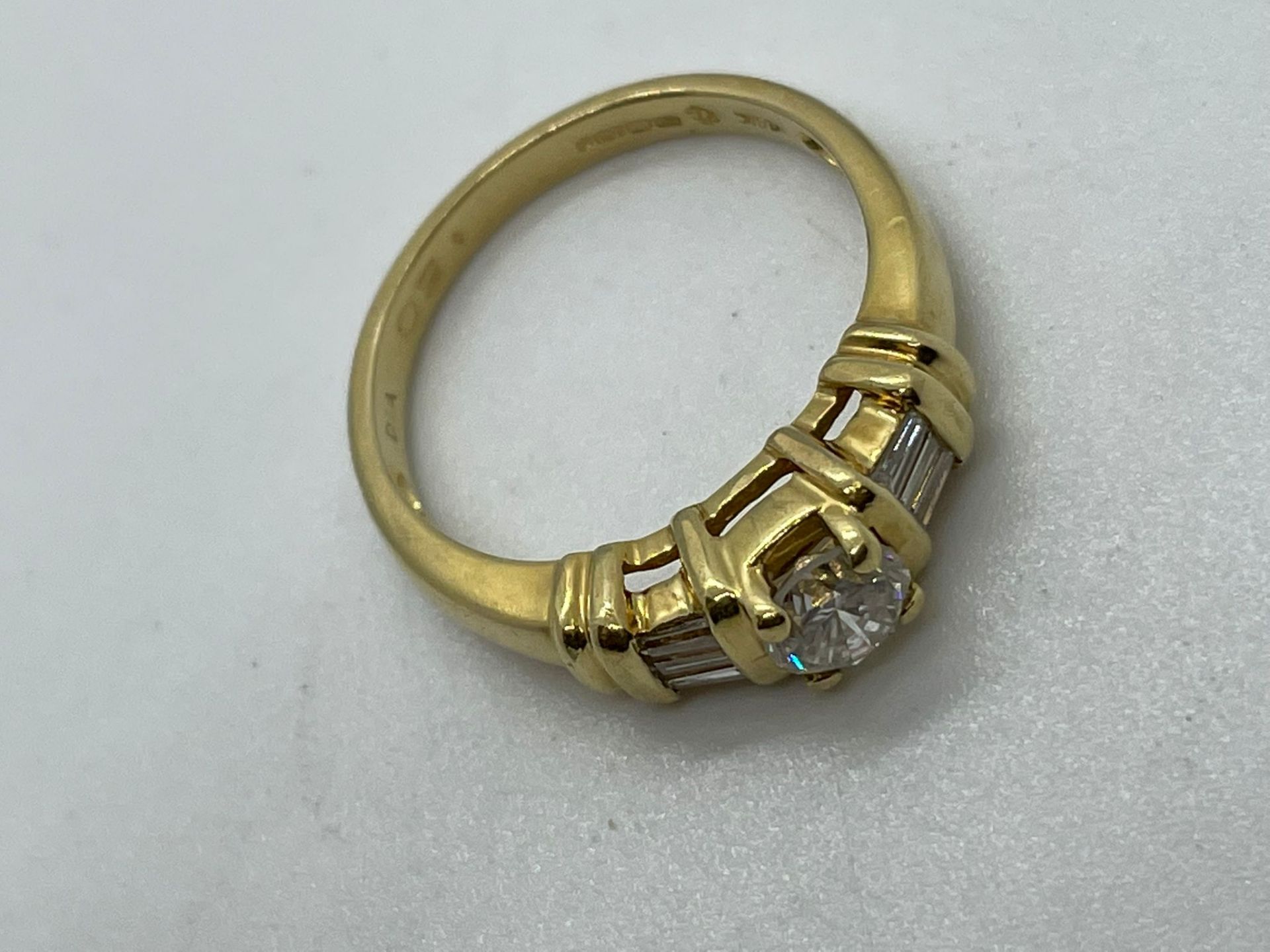 18ct gold diamond ring - Image 2 of 4