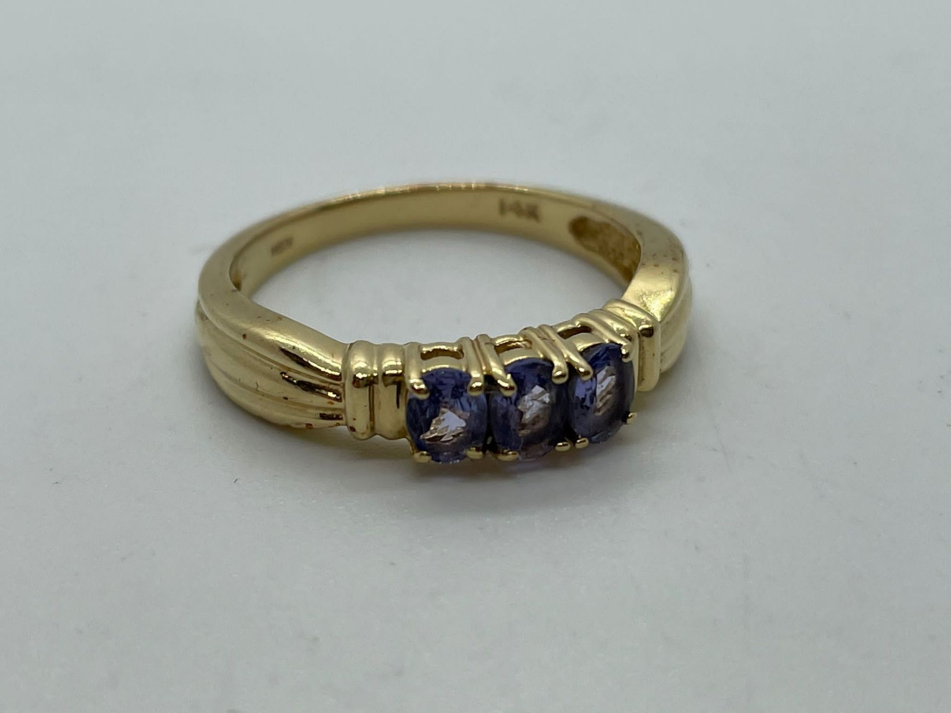 14ct gold tanzanite ring