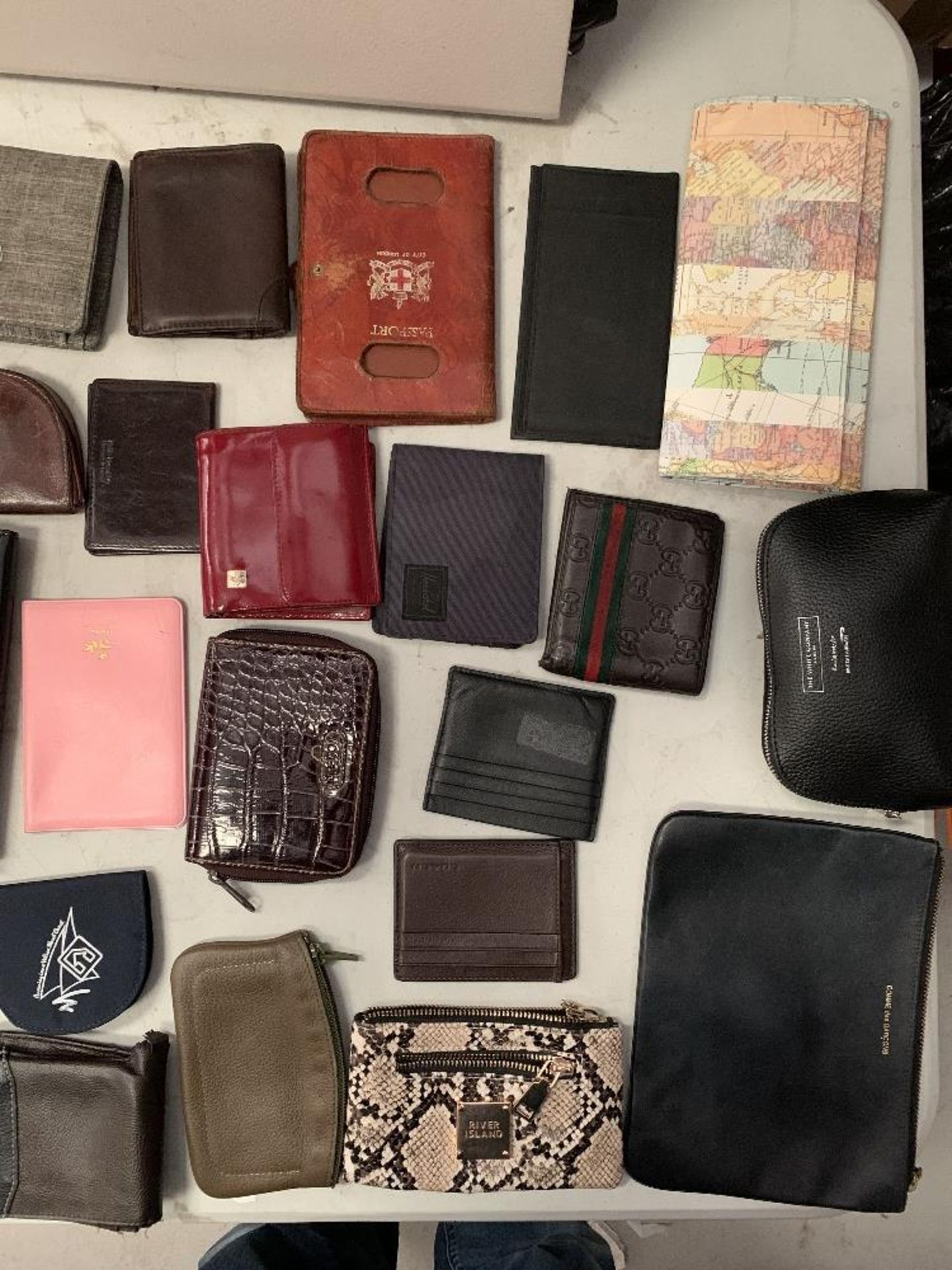 Wallets to include; Boss, Ted Baker, Ettinger, Sercird, Mulberry. - Image 3 of 5