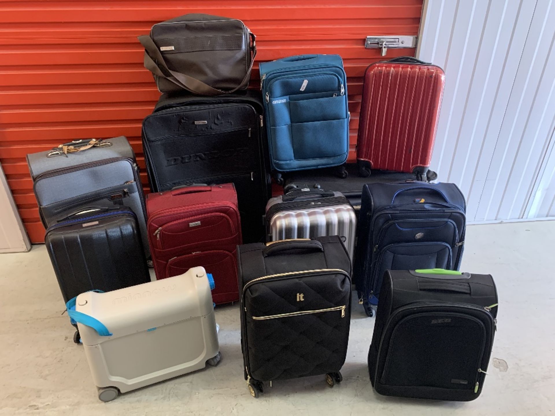 Luggage fourteen pieces to include Samsonite, IT Travel Club, Carlton.