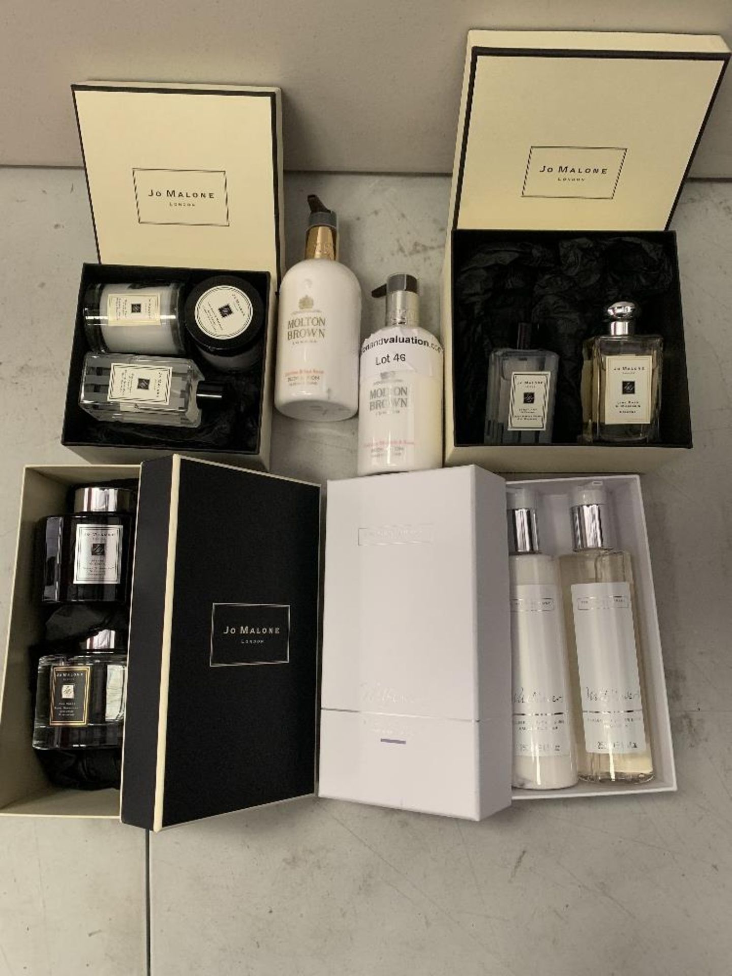 Beauty gift packs unused / sealed to include; The white company wild flowers handwash 250ml and Hand