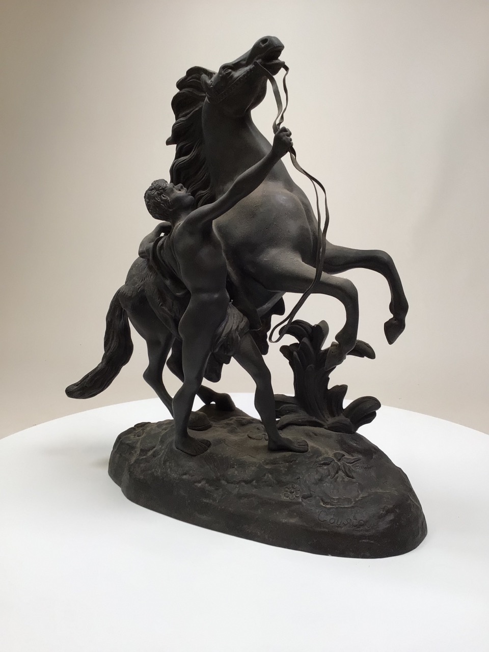 After Guillaume Costeau - Pair of bronze Marley horses with horsemen, each in rearing pose on oval - Image 11 of 16