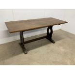 An oak dining table. W:168cm x D:76cm x H:74cm