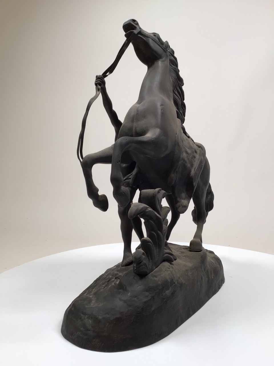 After Guillaume Costeau - Pair of bronze Marley horses with horsemen, each in rearing pose on oval - Image 9 of 16