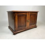 A small oak cupboard. W:58cm x D:35cm x H:37cm