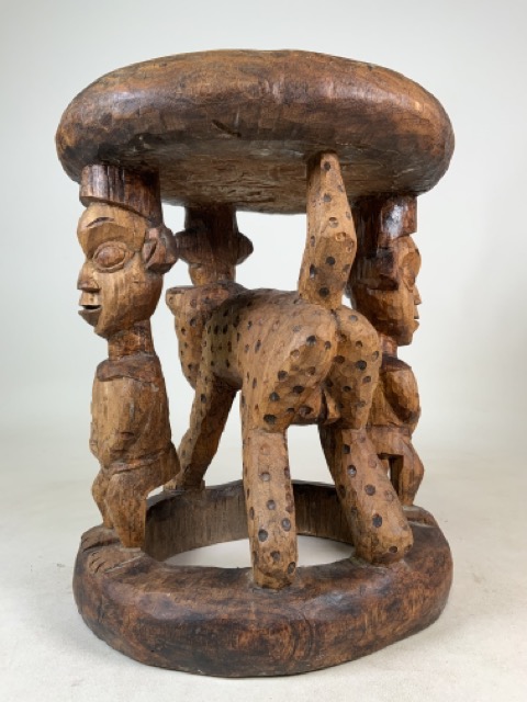 A matched pair of late 19th early 20th century West African (Yaruba) carved hard wood ceremonial - Bild 9 aus 13