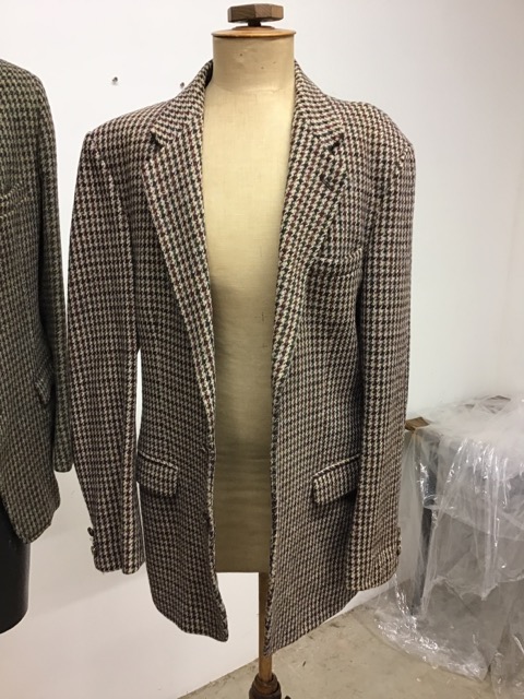 Three vintage gentlemen's tweed jackets. Sizes 40L. - Image 2 of 4