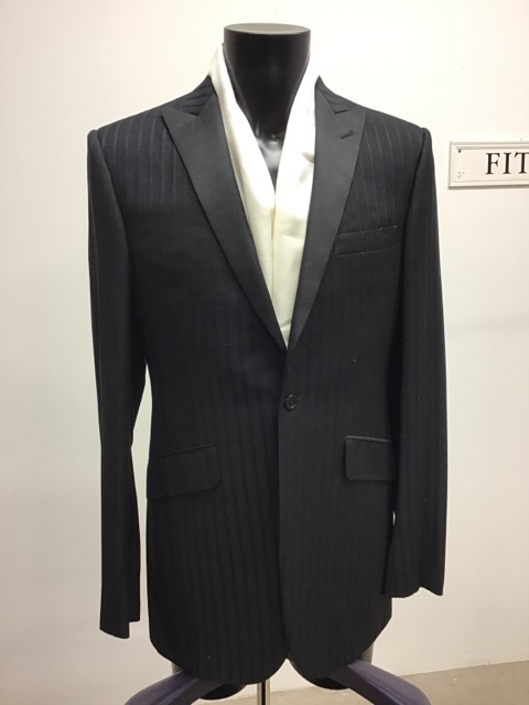 An Ozwald Boateng gentleman's stripped dinner jacket and trousers together with a Ravenscroft silk - Image 4 of 6