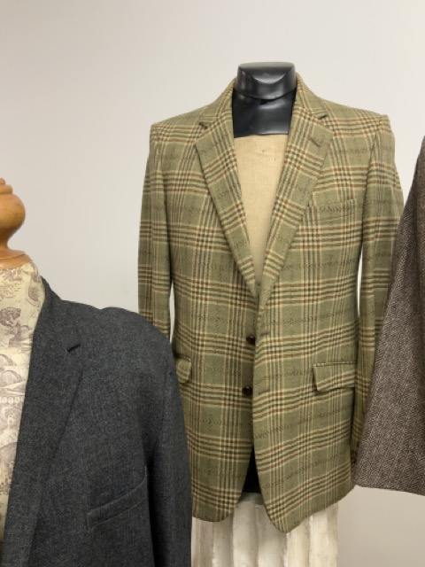 A collection of gents jackets to include Harris tweed. Sizes 42-44L (4) - Image 2 of 3