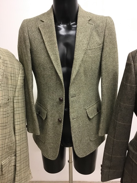 Three vintage gentleman's jackets by Daks and Mulberry. 42S - 44L Z043 - Image 3 of 4