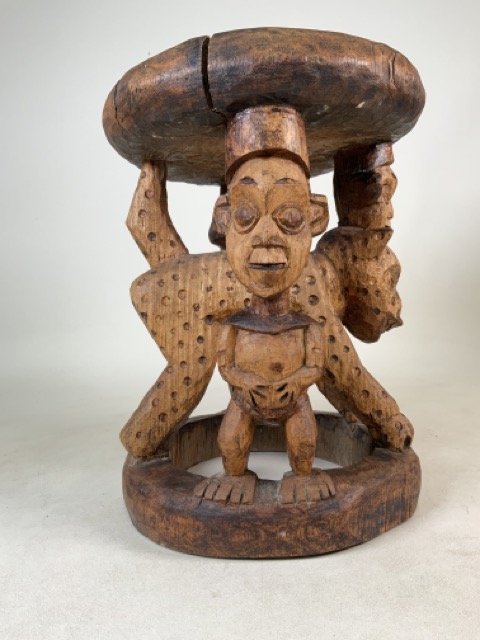 A matched pair of late 19th early 20th century West African (Yaruba) carved hard wood ceremonial - Bild 10 aus 13