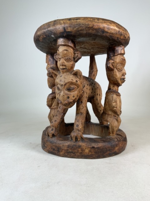 A matched pair of late 19th early 20th century West African (Yaruba) carved hard wood ceremonial - Bild 8 aus 13