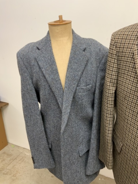 A gentlemans vintage leather jacket 36 together with two gents tweed jackets. Tweed jacket - Image 4 of 4