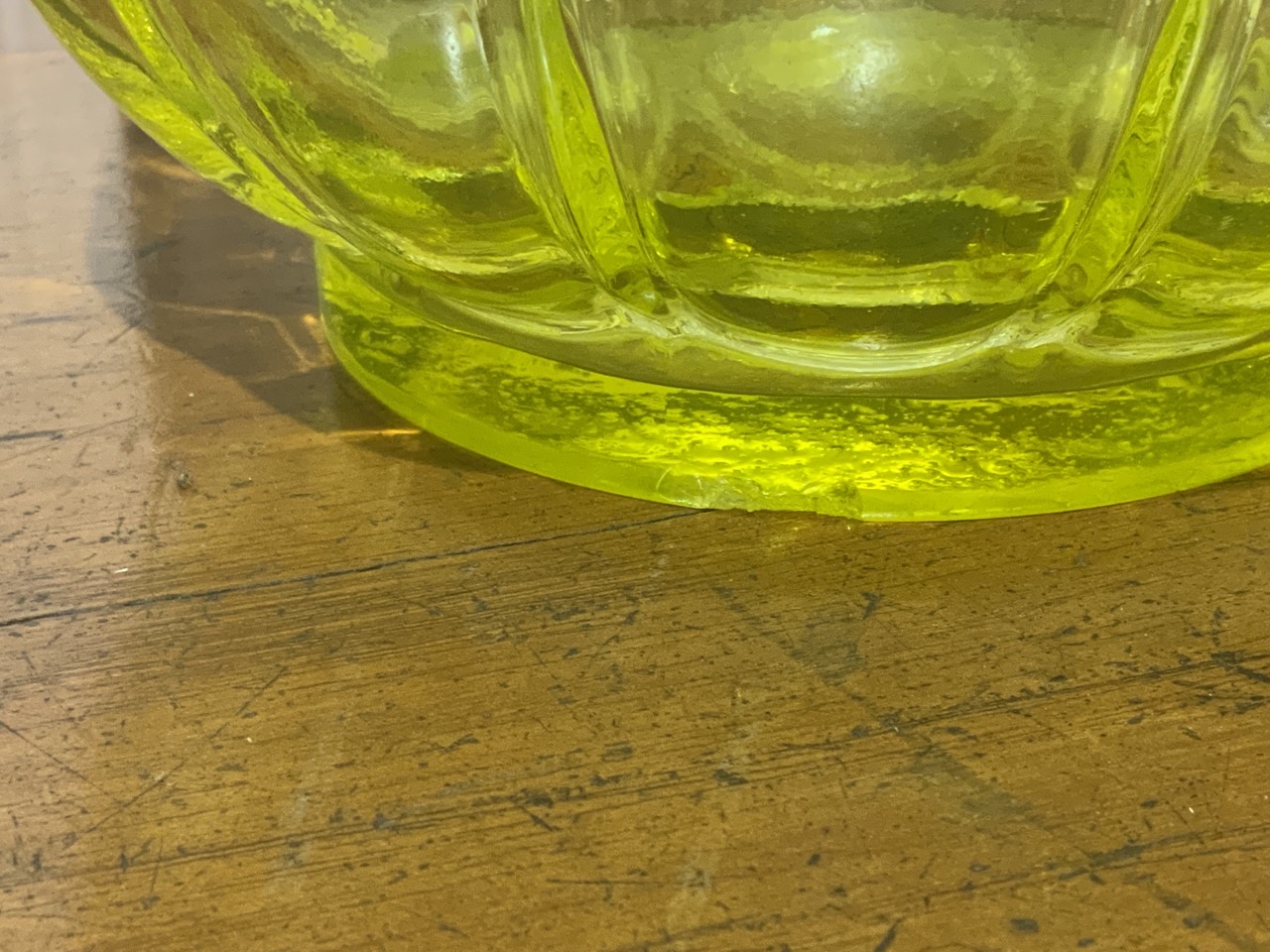 A Uranium yellow glass jug and punch bowl. Jug: H: 31cm. Punch bowl: W:40cm H: 12cm - Image 6 of 6