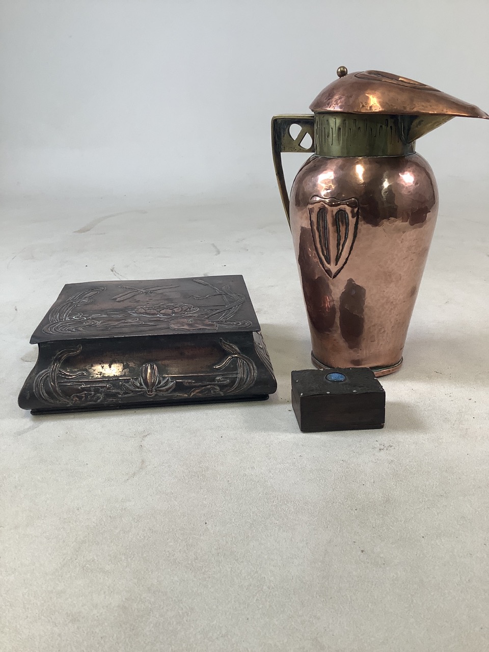 Three Arts and Crafts items to include a lidded copper and brass jug, a copper lidded box and a - Bild 4 aus 4