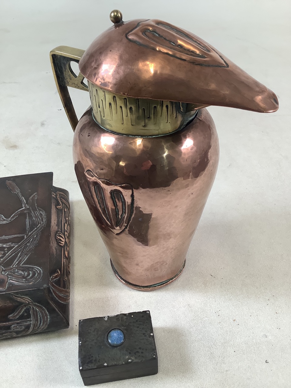 Three Arts and Crafts items to include a lidded copper and brass jug, a copper lidded box and a - Bild 2 aus 4