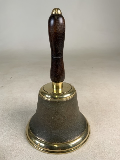 Two brass bell with oak handles.W:15cm x D:15cm x H:25cm - Bild 3 aus 4