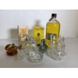 Perfumes and glass scent bottles to inc le Bain des Iles, Eau de Cologne.