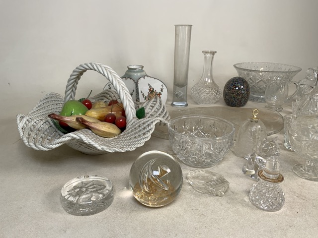 A collection of glassware to include fruit basket, dishes, decanters, Victorian lamp shade and other - Image 2 of 4