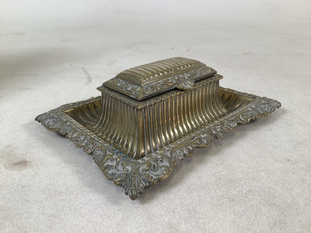A Victorian brass desk top inkwell W:22cm x D:17cm x H:8cm - Bild 3 aus 3