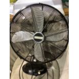 Two vintage table fans by Cinni. H:53cm H:41cm