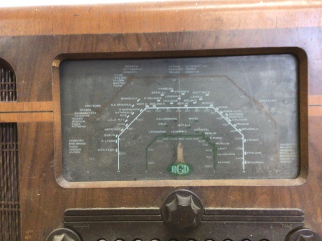A vintage RGD radio model 166 - Image 3 of 4