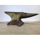 A large anvil. W:73cm x D:29cm x H:27cm