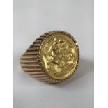 An Edwardian half sovereign set ring in a 9ct gold mount. 12.5g Size R.