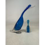 Two Murano glass figurines of a bird and penguin. Bird: H:32cm. Penguin H:16cm.