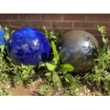 Two blue and brown stoneware sphere garden ornement. H32cm