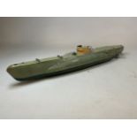 A motorised model of Haie submarine. No controlled. W:100cm x D:13cm x H:17cm