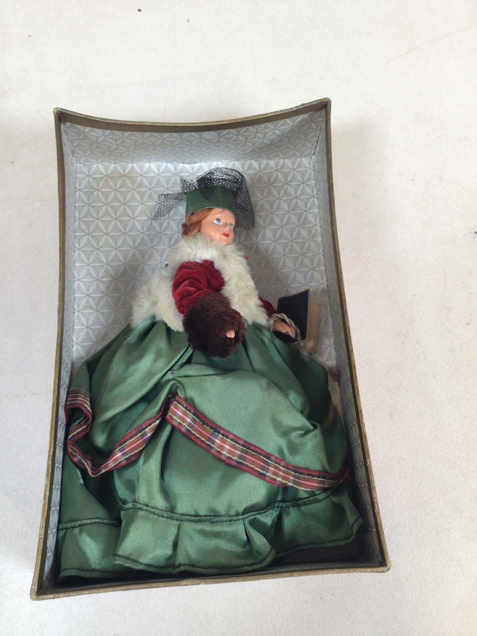 A collection of dolls and a puppet to include a Peggy Nisbet doll English Historical costumes H/ - Image 2 of 5