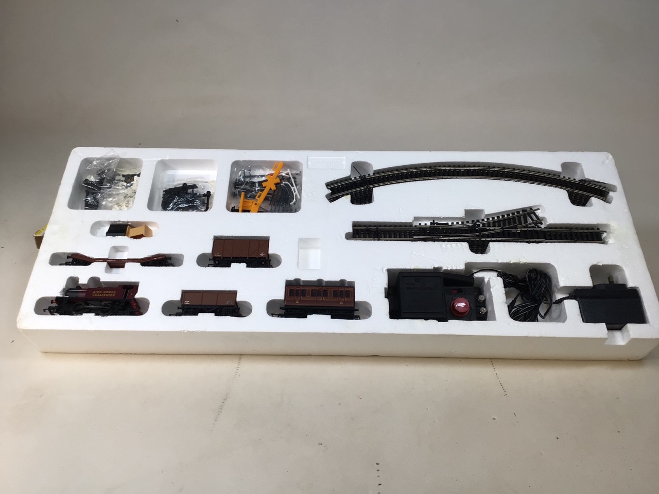 A Hornby Industrial Set (boxed) and unused with six extra carriages (used) 00 gauge. - Image 2 of 9