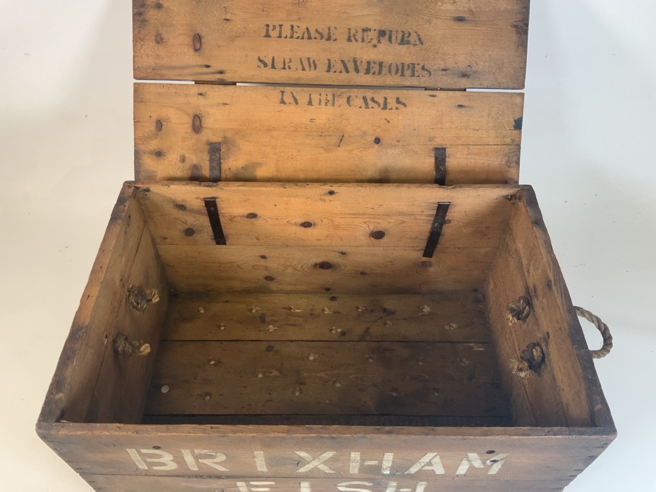 A vintage wooden fish box with rope handles and Brisbaneâ€™s Fish stencilled to front W:70cm x D: - Image 3 of 4