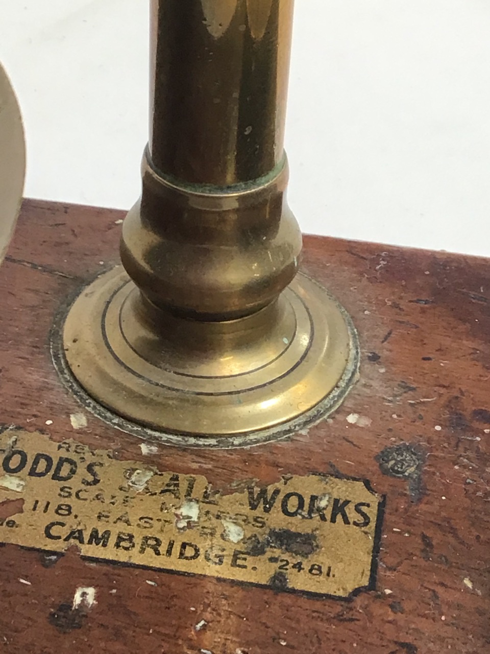 A set of brass post office scales. With original Toddâ€™s scale works label. H:43cm - Image 6 of 6