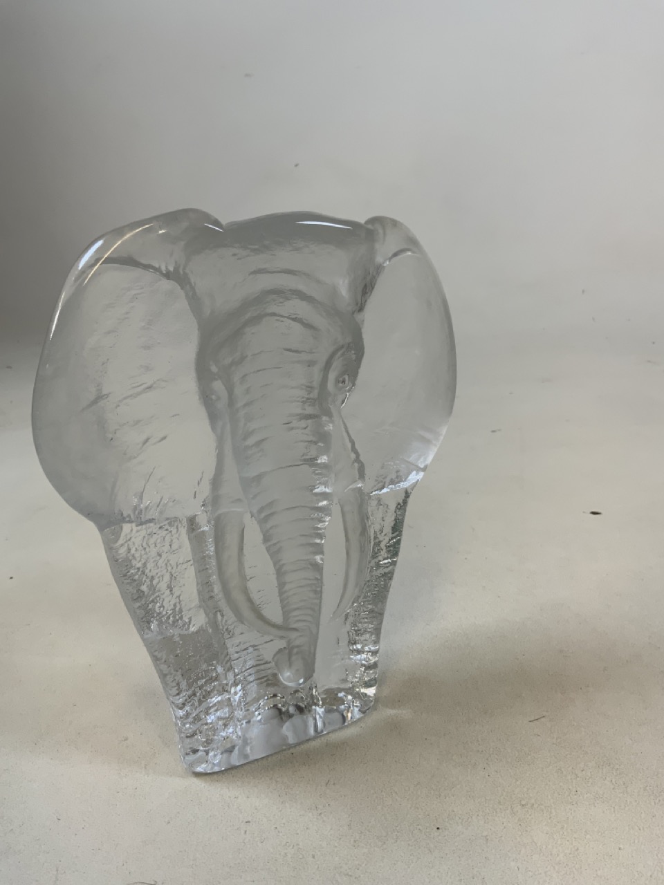 Two Mats Jonasson Swedish frosted glass elephant paperweights signed. The largest 20cm high x 16cm - Image 3 of 6
