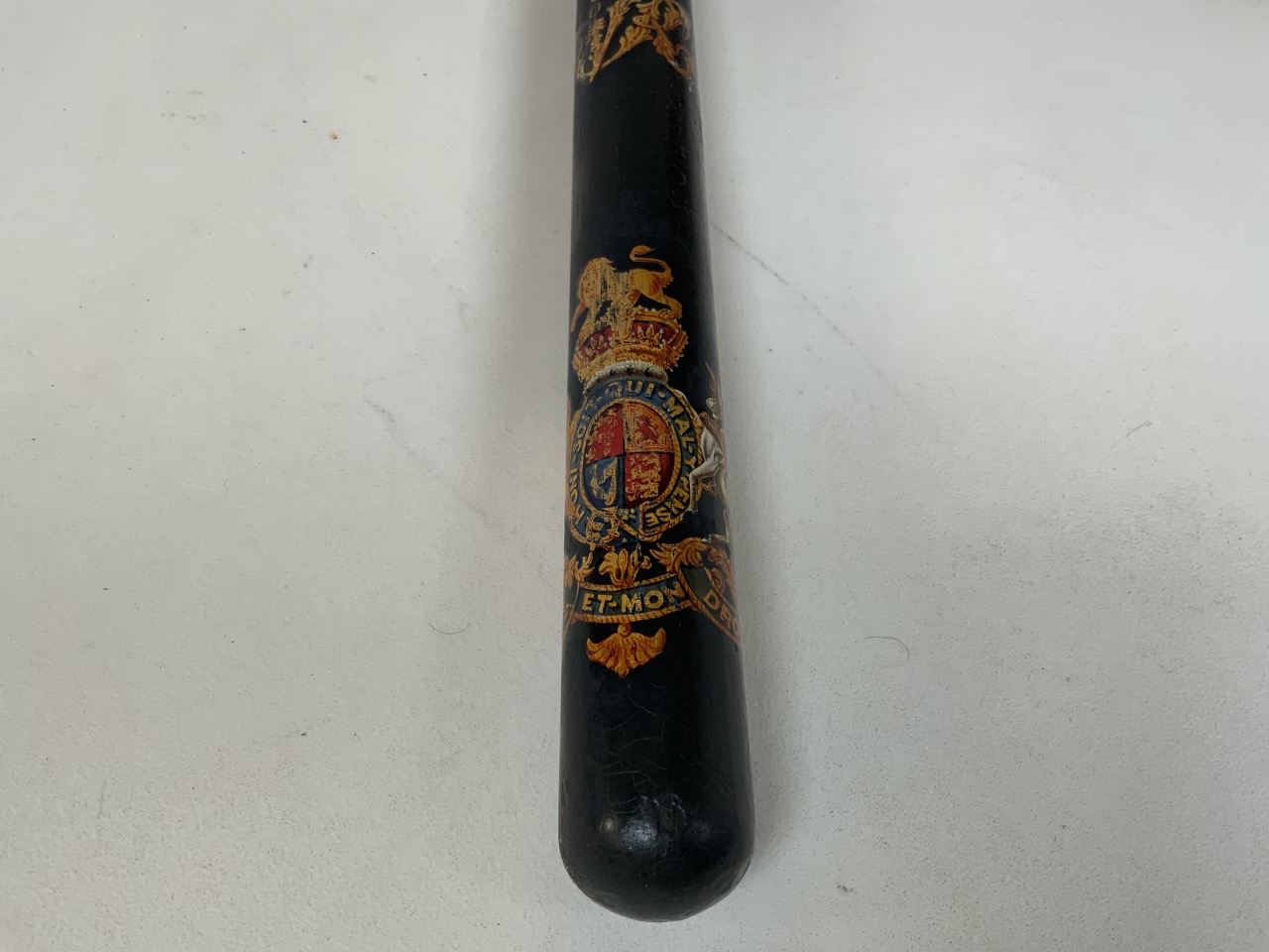 A decorated mahogany Victorian policemans truncheon. 46cm Length - Image 2 of 4