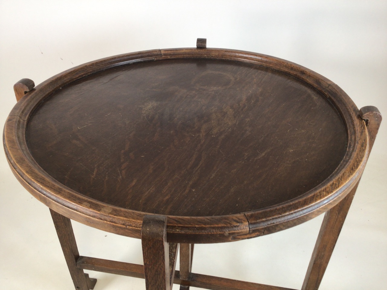 An oak circular folding table by Revertable. W:62cm x D:62cm x H:70cm - Image 4 of 8