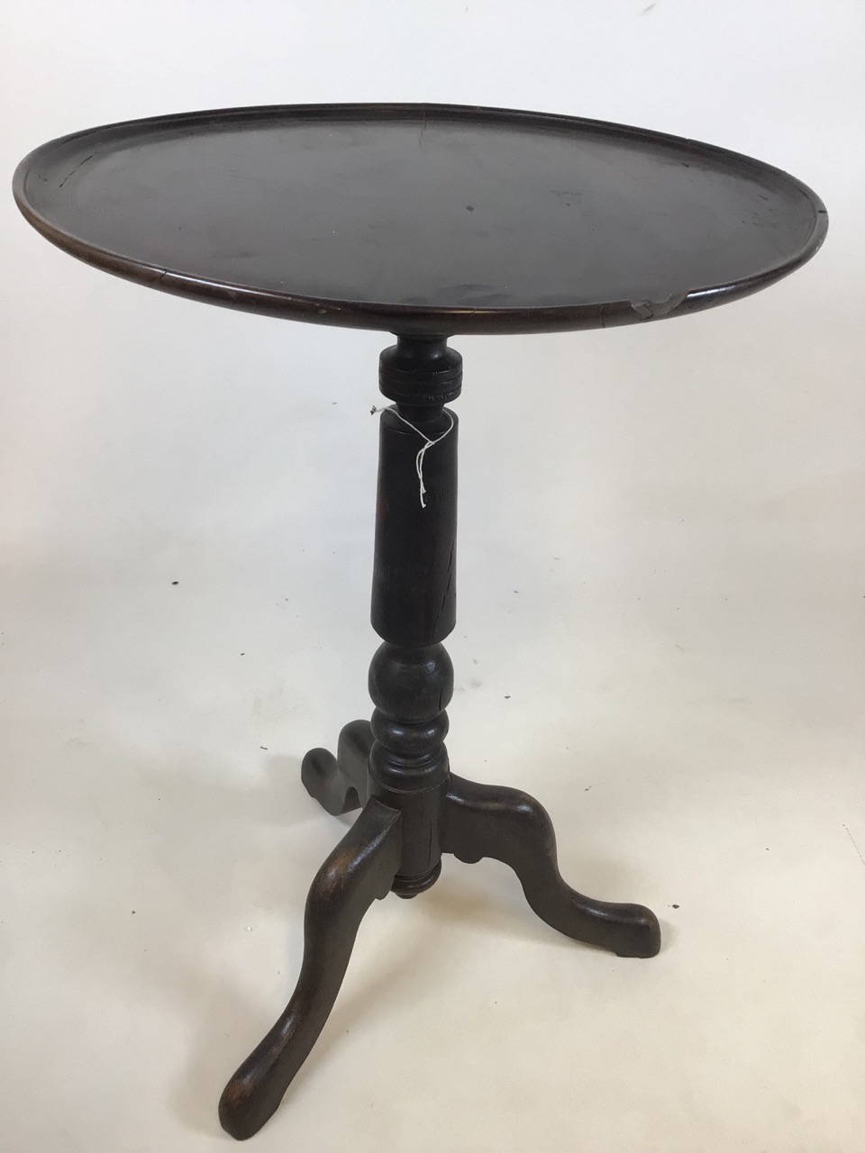 An English 19th century provincial tripod table. - Image 3 of 6