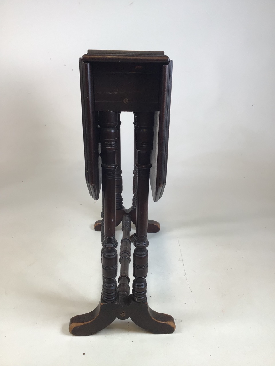 A small Edwardian mahogany inlaid Sutherland table with turned legs and stretcher with ceramic - Image 2 of 9