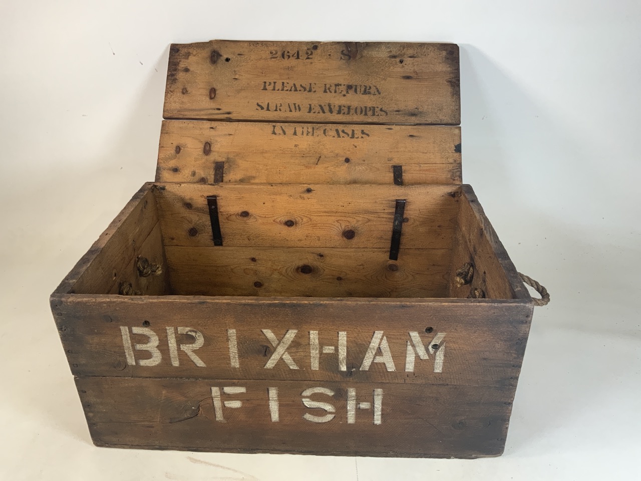 A vintage wooden fish box with rope handles and Brisbaneâ€™s Fish stencilled to front W:70cm x D: - Image 2 of 4